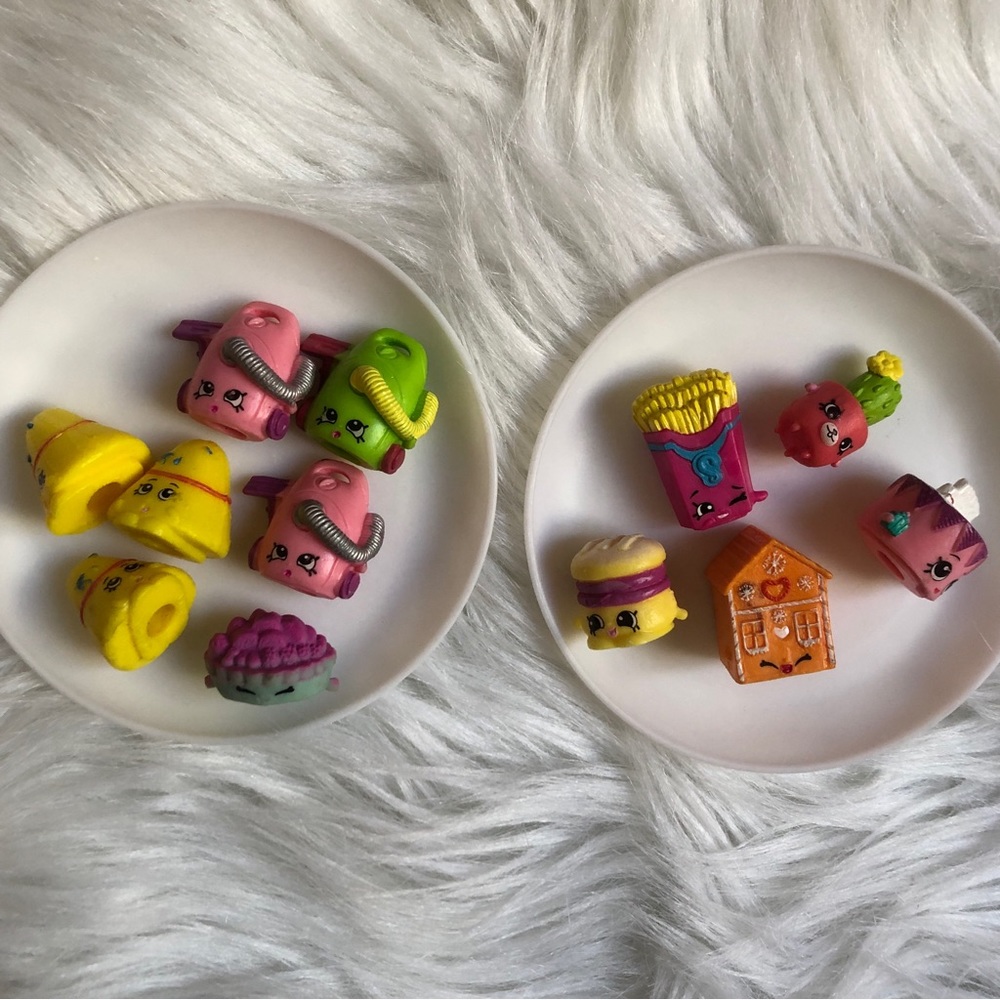 12 various Shopkins